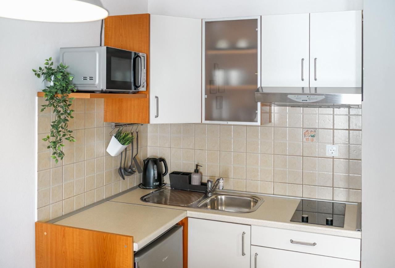 Family Petrov Apartments Vodice Kültér fotó