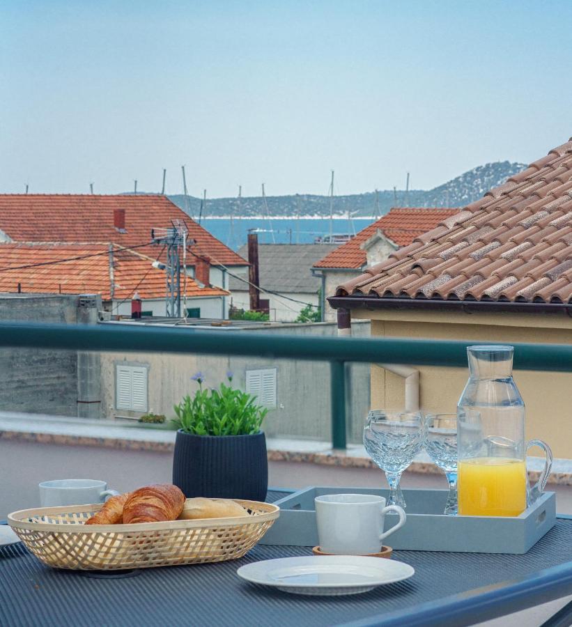 Family Petrov Apartments Vodice Kültér fotó