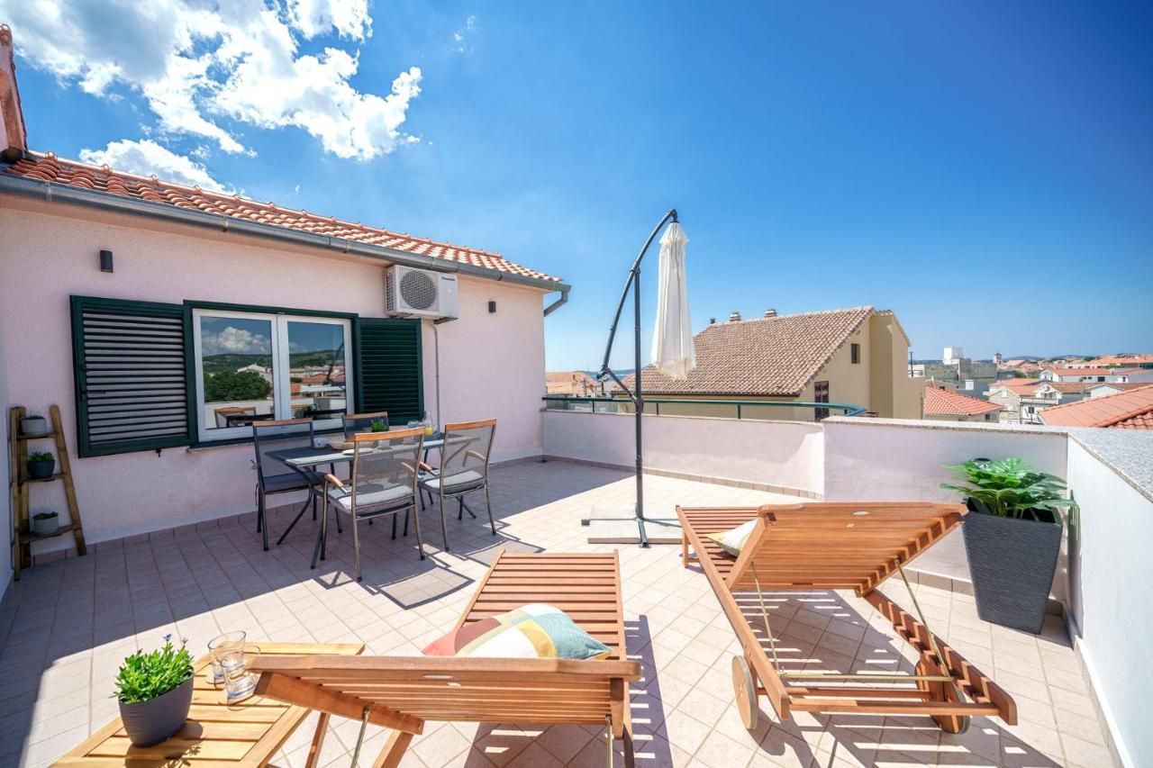 Family Petrov Apartments Vodice Kültér fotó