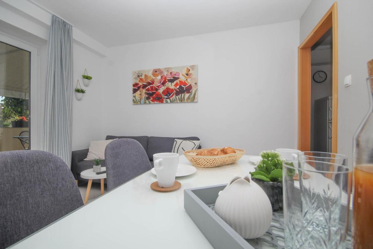 Family Petrov Apartments Vodice Kültér fotó