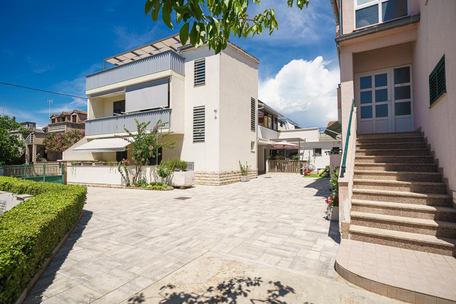 Family Petrov Apartments Vodice Kültér fotó
