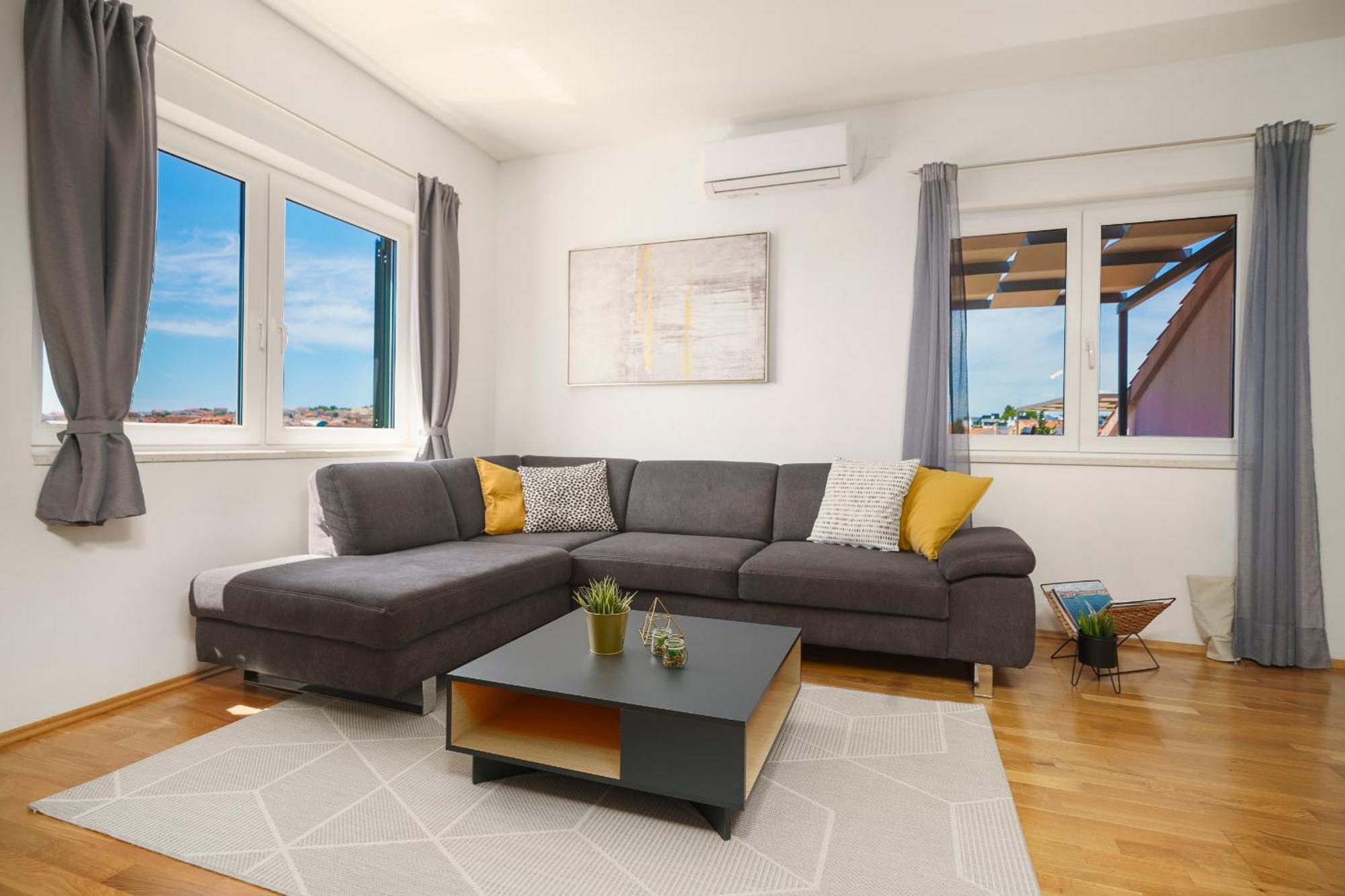 Family Petrov Apartments Vodice Kültér fotó